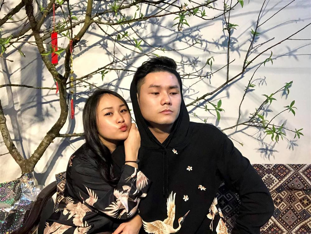 Đôi trẻ đã có hơn 2 năm hẹn hò. Họ có tâm hồn đồng điệu khi cùng hoạt động trong môi trường âm nhạc.