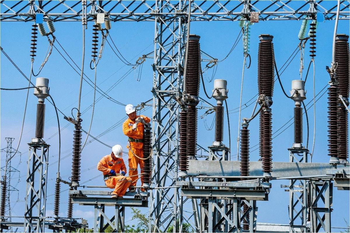 Dien luc mien Nam: Goi thau mua sam tap trung hon 7 ty ve tay ai?