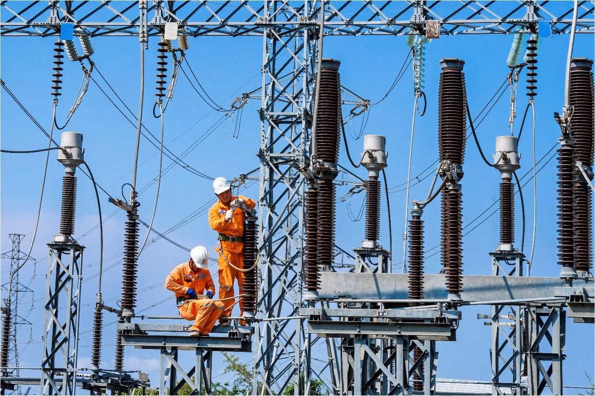 Dien luc mien Nam: Goi thau mua sam tap trung hon 7 ty ve tay ai?