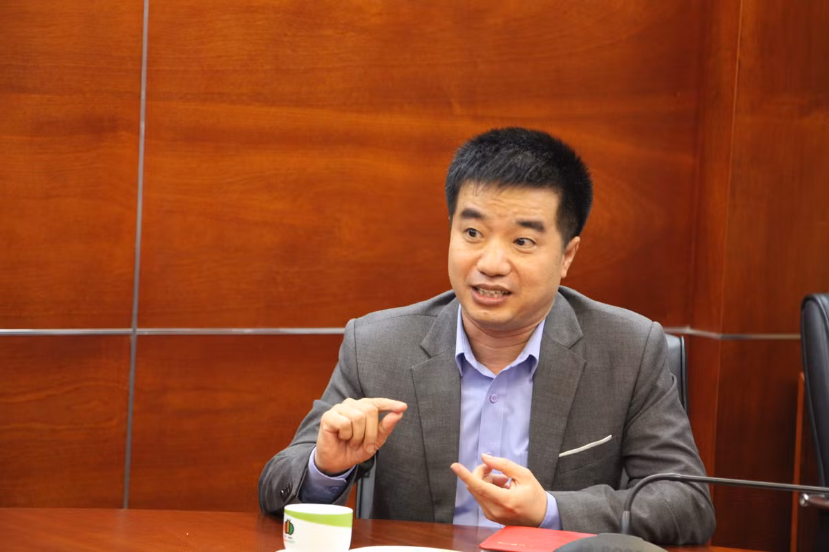 Chu tich VUSTA Phan Xuan Dung tham va lam viec voi Tap doan DABACO-Hinh-5