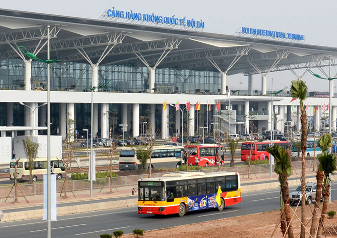 Vụ 2 máy bay va nhau ở Nội Bài: Xử phạt tài xế ô tô Vu 2 may bay va nhau o Noi Bai: Xu phat tai xe o to