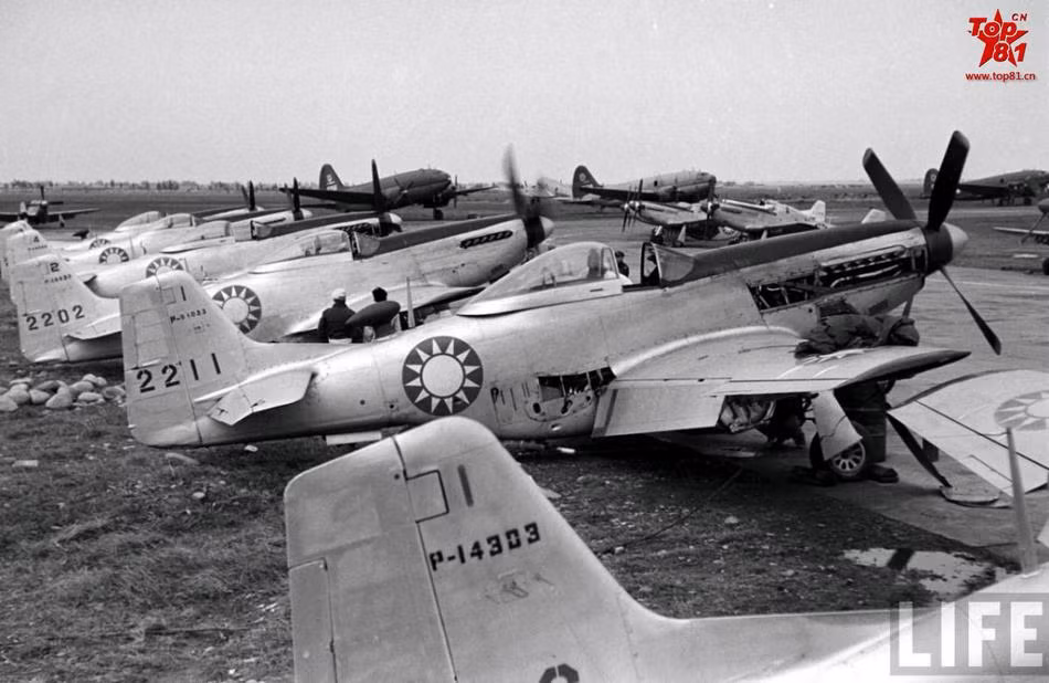 Thời điểm đầu những năm 1950, P-51 Mustang là tất cả những gì mà không quân Trung hoa Dân quốc có được nhằm đối phó với Cộng hòa Nhân dân Trung Hoa. Họ kỳ vọng với P-51 Mustang sẽ chiếm được ưu thế trên không cả vùng trời trên bộ và trên biển. Nguồn ảnh: LIFE