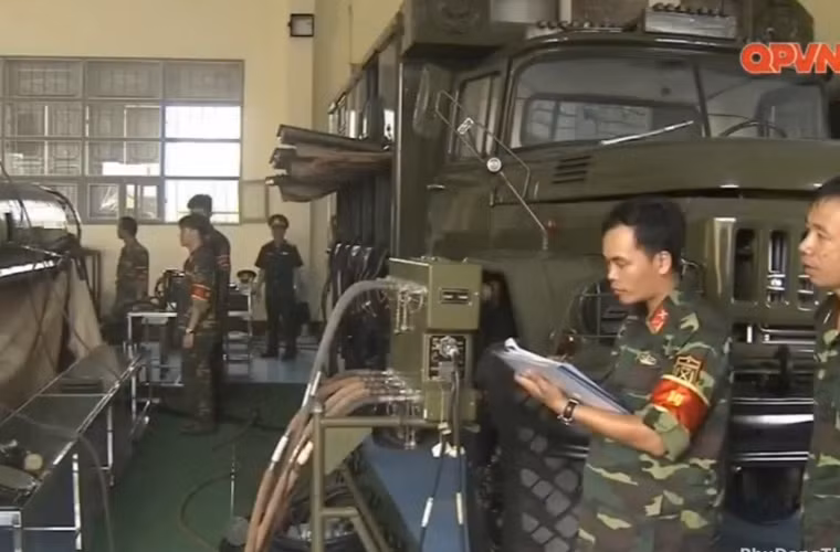 Tên lửa đạn đạo Scud có chiều dài 11,25m, đường kính thân 0,88m, trọng lượng phóng 5,9 tấn. Nguồn ảnh: Kênh QPVN