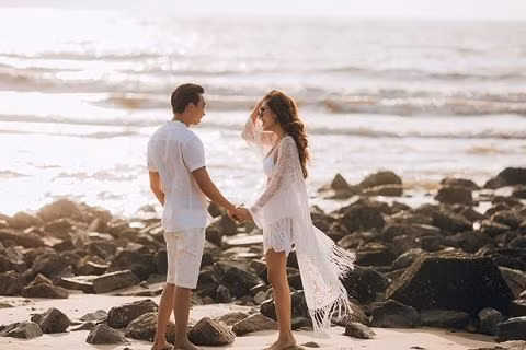 Khi phát hiện ra ý định của bạn trai, Nhung vô cùng cảm động. Tuy nhiên, cô nàng lại không đồng ý để bạn trai làm răng bởi “Mình yêu chính con người của anh chứ không phải vì ngoại hình”.