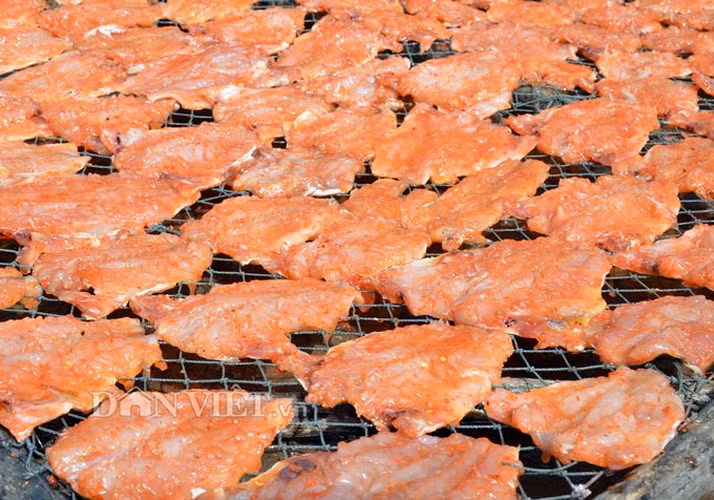 Được biết, làng nghề cá khô Cái Đôi Vàm nổi tiếng khắp nơi bởi các mặt hàng đặc trưng như: cá lưỡi trâu, cá mối, cá đù…