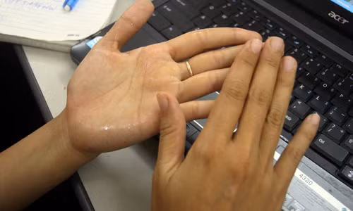 Chi cach tri dut ra mo hoi tay chan hieu qua bang 1 nam muoi