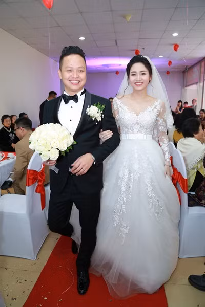 Tháng 3/2016, người đẹp bất ngờ lên xe hoa cùng một doanh nhân hơn cô gần 10 tuổi. Được biết, cả hai gặp nhau sau cuộc thi Hoa hậu Hoàn vũ Việt Nam 2015.