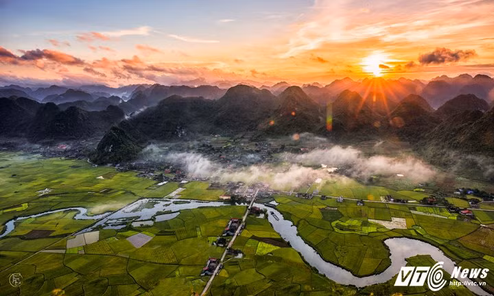 Thời điểm ngắm cảnh đẹp nhất ở Bắc Sơn là vào buổi bình minh hoặc chiều tà.