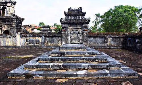 Cuoc doi bi kich cua "ong vua 3 ngay" Duc Duc