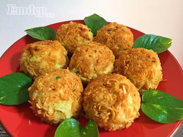 Bước 7: Cho ra đĩa thưởng thức nóng!