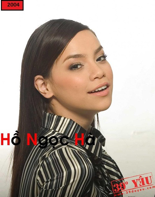 Thời kỳ đó, gout ăn mặc của Hà Hồ còn khá đơn giản, không thời thượng, khác xa hình ảnh “sành mặc” của hiện tại. Những shoot hình thời trang của cô chỉ tập trung ở biểu cảm gương mặt.