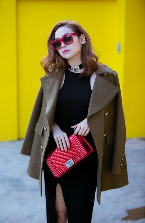 Có vẻ không thước đo nào có thể so sánh được khối tài sản của Hồ Ngọc Hà và Minh Hằng xem ai "khủng" hơn ai. "Cuộc chiến ngầm" trên mọi mặt trận của hai người đẹp dường như vẫn tiếp diễn mà chưa có hồi kết.