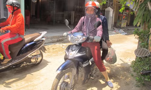 Long dong phan nu muu sinh bang nghe chay xe om