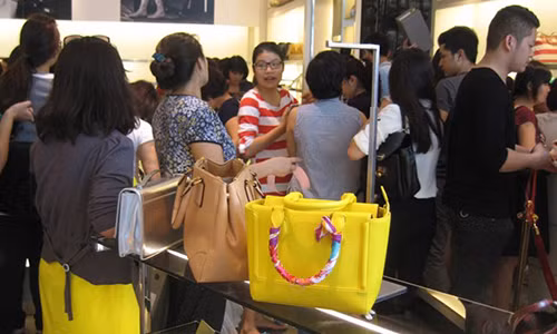 Thoi trang "my an lien" do bo, chi em sang chanh phat sot