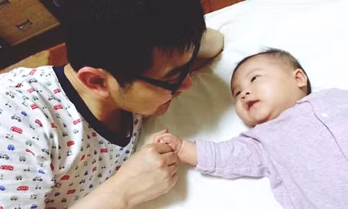 Chong doi dat ten con gai giong nguoi yeu cu, vo noi tran loi dinh