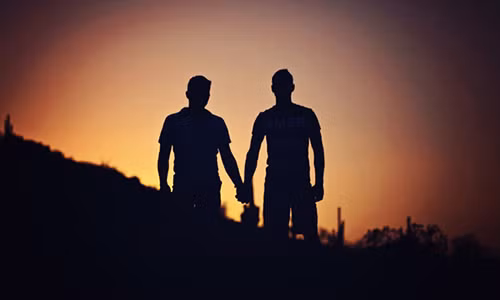 Man dang nguoi dong tinh nhiem HIV sau cuoc tinh mot dem