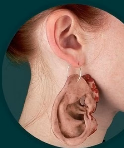 Mốt khuyên tai mới là đeo một cái tai khác?