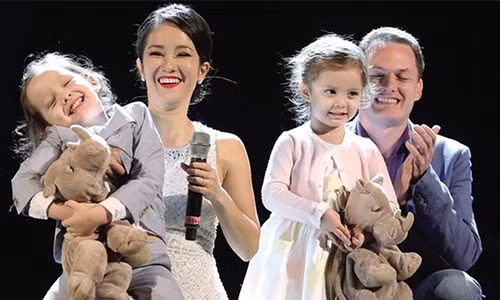 Gia đình hạnh phúc của ca sĩ Hồng Nhung. Ảnh: TL