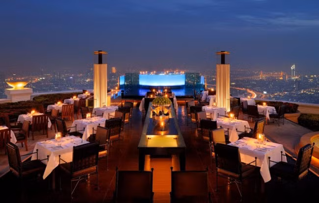 Sirocco, Thái Lan: Nhà hàng ở thành phố Bangkok phục các thực khách ở ngoài trời trên tầng 63 của tòa tháp Lebua.