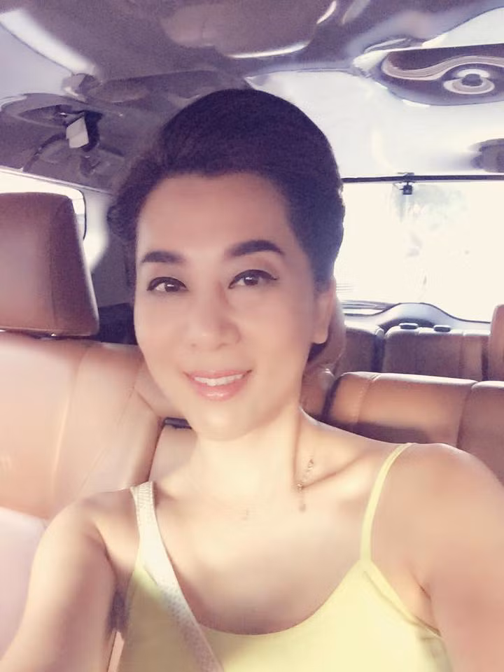 Ngắm nhìn những hình ảnh này, nhiều người đánh giá MC Nguyễn Cao Kỳ Duyên sở hữu vẻ trẻ đẹp không tuổi giống như người mẹ quá cố của mình là bà Đặng Tuyết Mai.