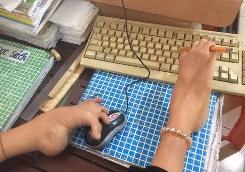 Xuc dong co gai khuyet tat tu chi van tot nghiep dai hoc-Hinh-3