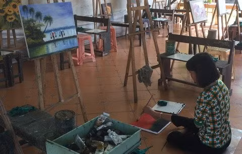 Xuc dong co gai khuyet tat tu chi van tot nghiep dai hoc-Hinh-2