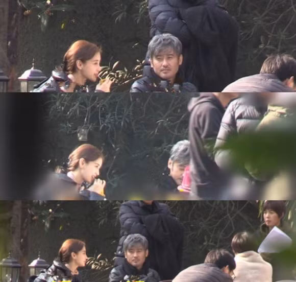 Angela Baby bị bắt gặp hút thuốc lá trước mặt tiền bối Ngô Tú Ba trên phim trường “Dục vọng chi thành”.