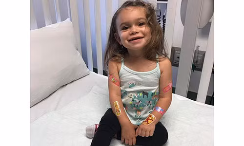 Bệnh hiếm gặp khiến bé gái ngã 100 lần mỗi ngày Benh hiem gap khien be gai nga 100 lan moi ngay