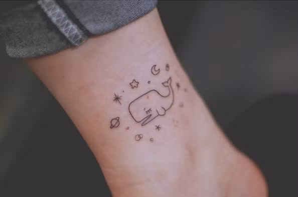 Một hình xăm cá voi đơn giản nhưng không đụng hàng với ai cả.