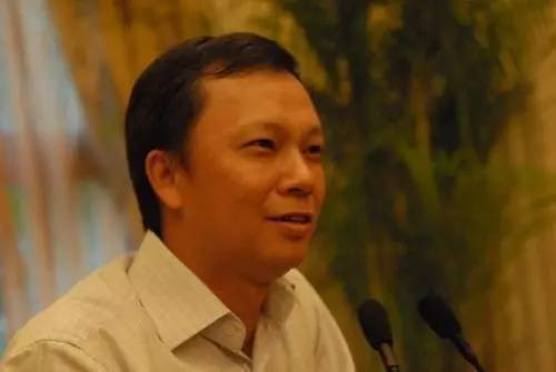 Năm 2015, Tạ Thế Hoàng đã không còn là chàng thanh niên nghèo khó bị vứt bỏ năm nào mà đã trở thành tỷ phú sở hữu 18,4 tỷ NDT (63.000 tỷ VND).