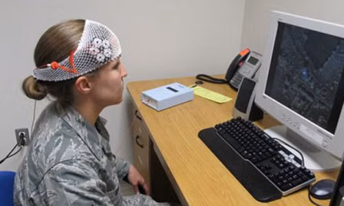 Khong chi lam dep, deo bang do con giup chung ta thong minh hon