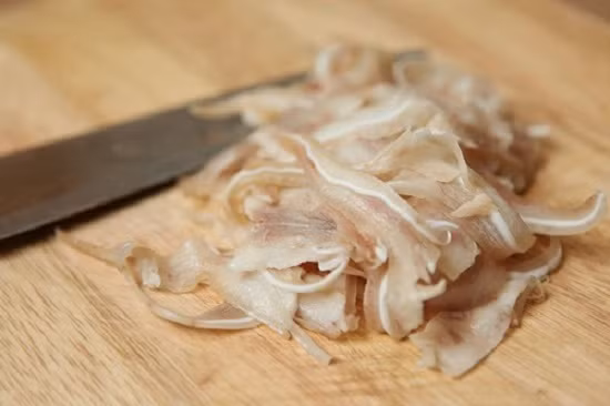 Mon ngon moi ngay: Nem tai heo tron thinh cuc ngon-Hinh-2