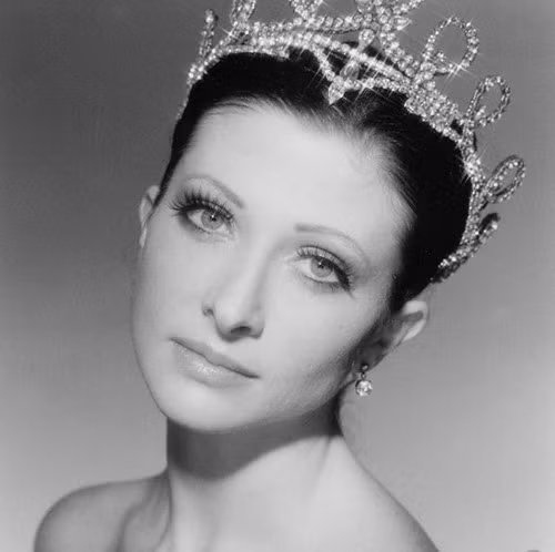 Isabelle Ciaravola – nghệ sĩ ballet Pháp tại nhà hát Opera National de Paris.