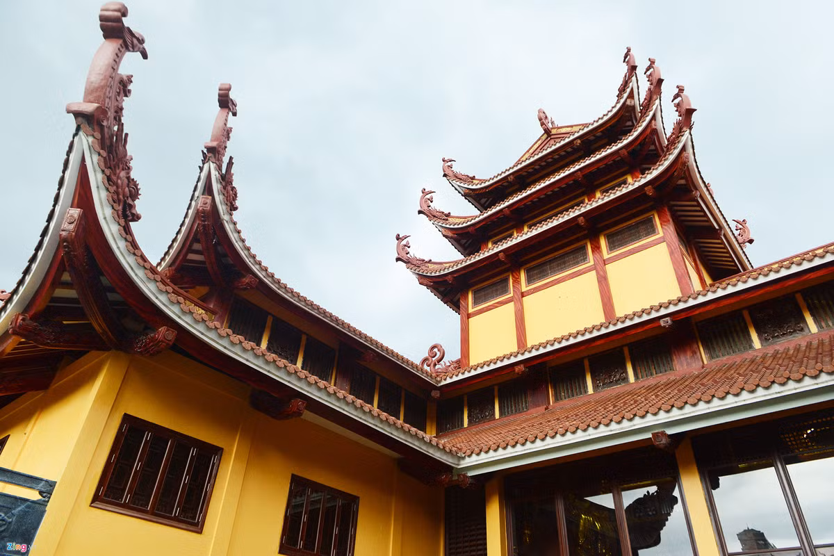 Hạng mục công trình quy mô 5 tầng, gồm có tầng hầm để xe, tầng hội trường, tầng khu văn phòng, tầng phòng Tăng và chánh điện thờ các Tổ sư.