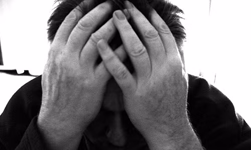 Toi dau don khi thay qua khu "ve vang" cua em