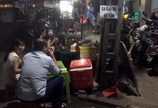 Dang sau thuc uong co mot khong hai o Sai Gon