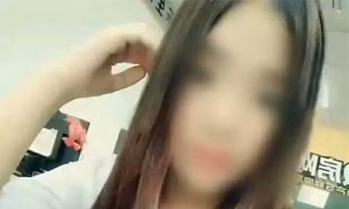 Nhan vien di lam muon, sep bat gap dau goi 100 lan dan den tu vong