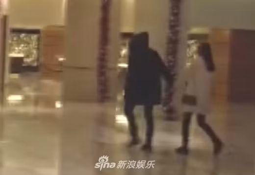 Hồng Thiên Minh đến khách sạn với người phụ nữ này.