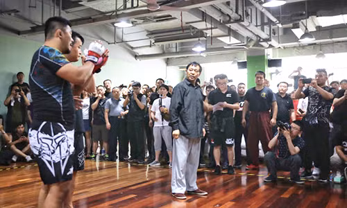 Bi ban re, Tu Hieu Dong tuyen bo chap ca lang vo Trung Quoc