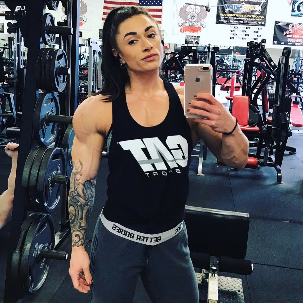 Sở hữu 17.700 lượt theo dõi Instagram, Jacquelyn Hickerson là cô nàng cơ bắp được yêu thích trên mạng xã hội. Cô thường xuyên đăng tải những hình ảnh với luyện tập cường độ mạnh, khiến ai nấy trầm trồ và tự hỏi sao cô lại có thể làm được như vậy.