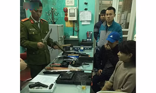 12 loại công cụ hỗ trợ được các lực lượng chức năng thu giữ.