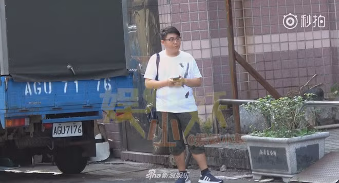 Hác Thiệu Văn ở tuổi U30 chật vật về kinh tế. Ảnh: Sina.