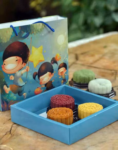 Chi em cong so hot bac mua Trung thu nho banh handmade-Hinh-2