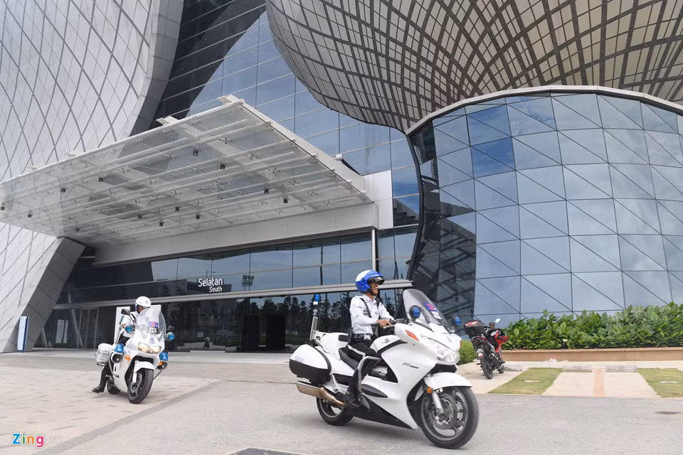 Nước chủ nhà đã gần như hoàn thiện công tác chuẩn bị, sẽ có tới ít nhất 7.000 nhân viên an ninh phục vụ SEA Games lần này, mỗi quốc gia cũng sẽ được 200 tình nguyện viên hỗ trợ trong thi đấu, đi lại và sinh hoạt.