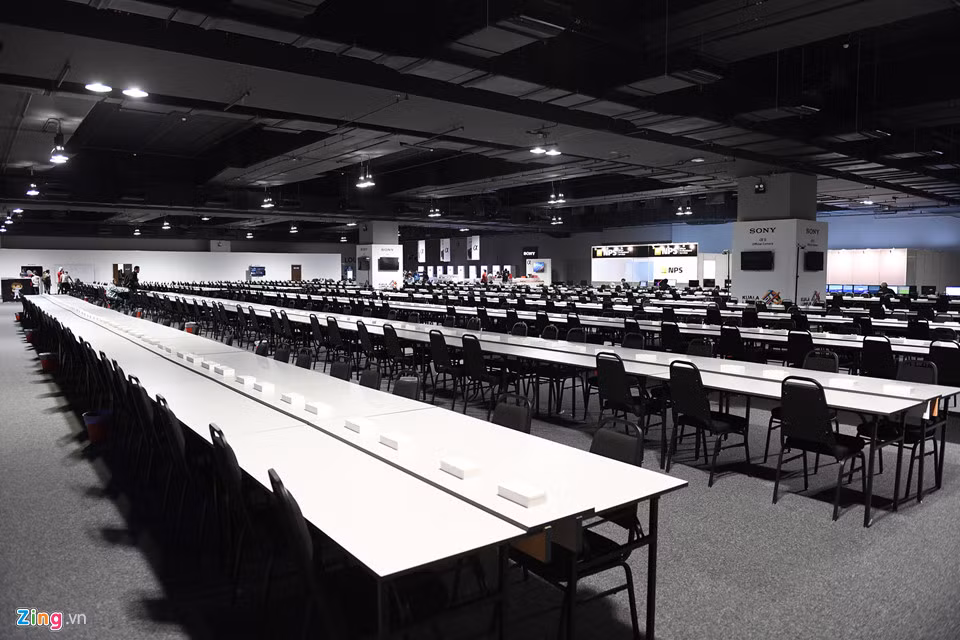 Trung tâm này cũng là nơi đặt 2 Trung tâm Media chính của SEA Games, mỗi phòng rộng tới vài nghìn mét vuông, đủ bàn ghế, kết nối điện và Internet cho cùng lúc khoảng 500 phóng viên.