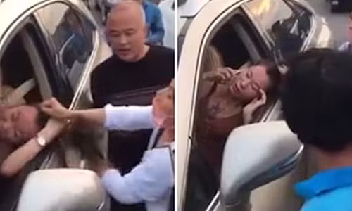 Bi danh ghen, co bo van co thu tren xe goi dien cho nhan tinh