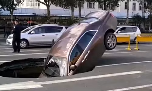 Tu dung dat toac ra, keo sieu xe 17 ty cam dau xuong