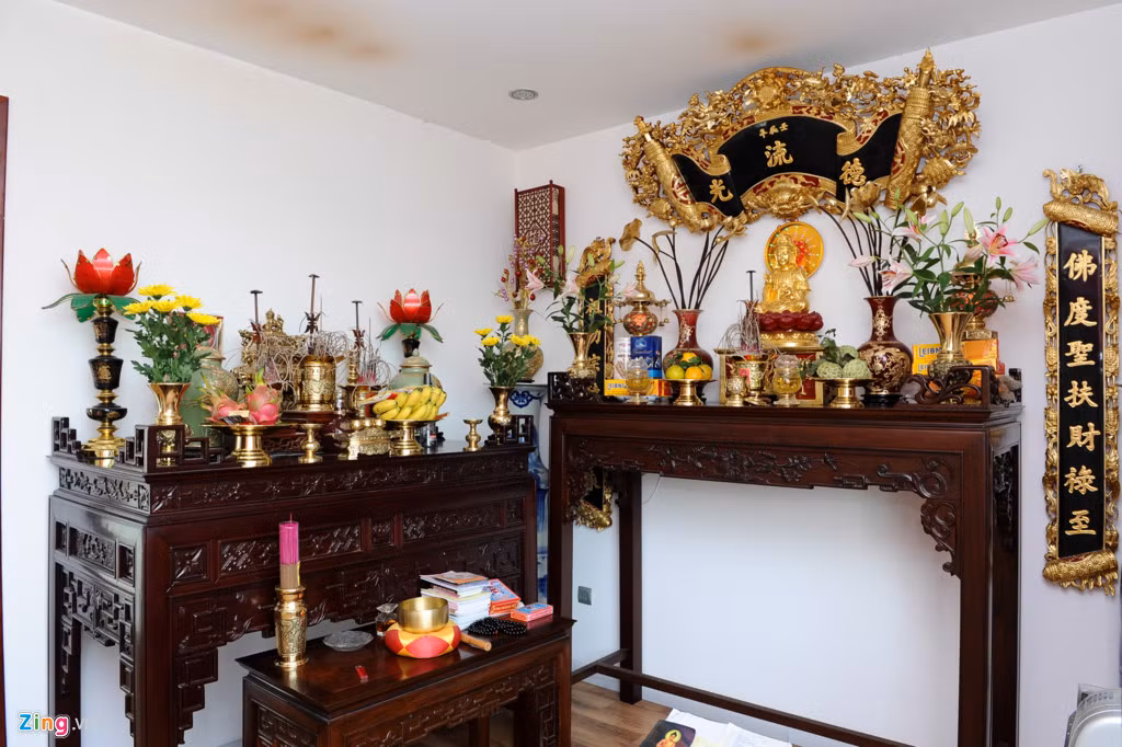 Tuy nhiên, duy chỉ có phòng thờ được thiết kế cầu kỳ tinh xảo với ban thờ tổ tiên và ban thờ Phật.