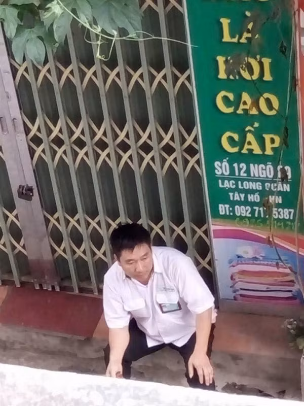 Tai xe gia doi ca dem duoi duong vi hanh khach say xin