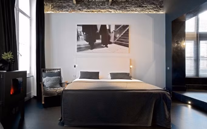 Hà Lan không phải quốc gia duy nhất tái sử dụng nhà tù vào mục đích độc đáo. Đó là một thực tế khá phổ biến ở các nước Bắc Âu. Các nhà tù khác ở Helsinki (Phần Lan), Stockholm (Thụy Điển) và Oxford (Anh) cũng được biến thành những khách sạn sang trọng.